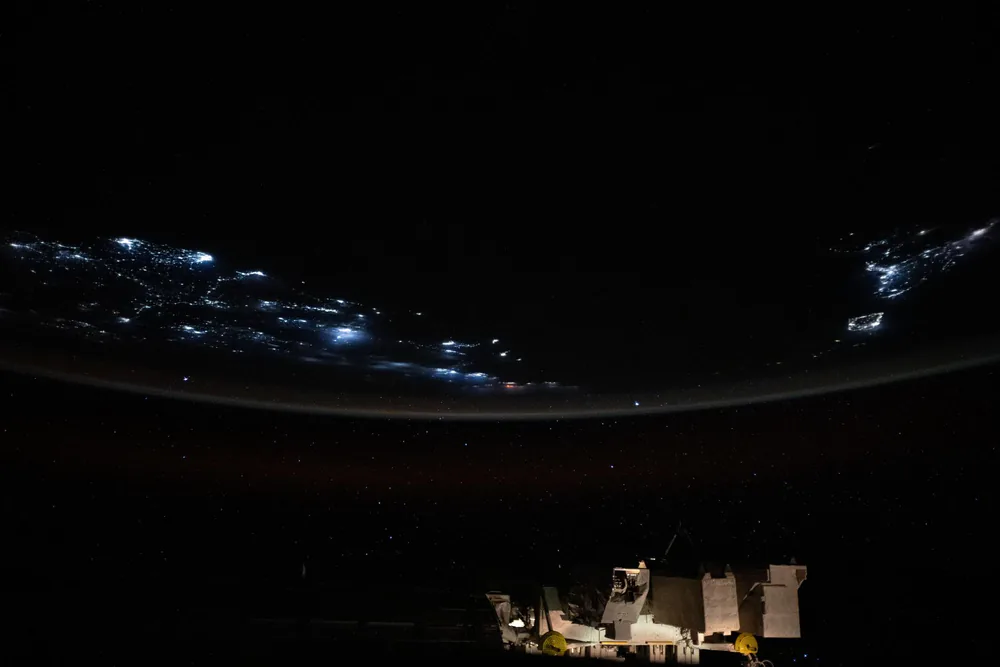 Costa colombiana de noche vista desde la ISS (NASA)
